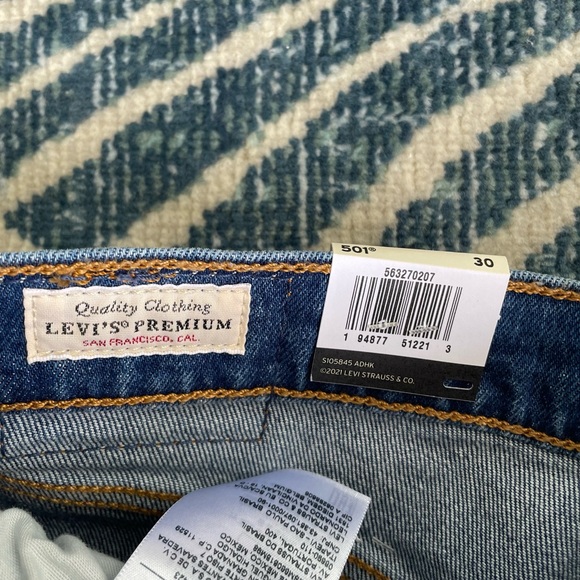 Levi’s 501 Shorts - Picture 6 of 6